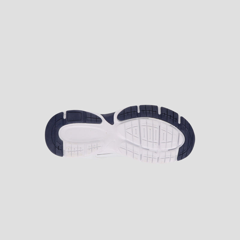 The image shows the bottom view of the Champion Men's Ch Twr 1 trainer sole, featuring a white cushioned EVA midsection and black textured tread at the toe and heel for grip and flexibility, set against a plain light background.
